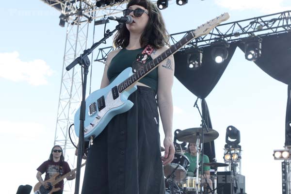 WAXAHATCHEE - 2015-05-30 - NIMES - Grande Scene Flamingo - 